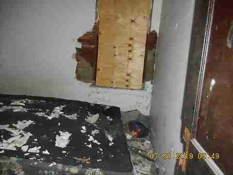 4400 St Clair (21)_m.jpg